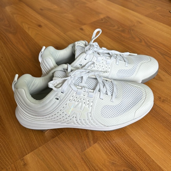Under Armour women’s white cleats size 8. Never worn, brand new. - Picture 2 of 8